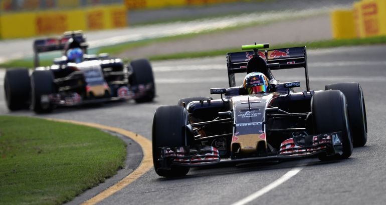 Carlos Sainz y Verstappen ruedan sobre Australia 