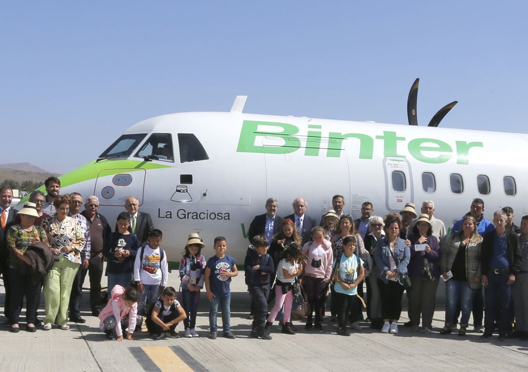 El avión de Binter bautizado con el nombre de la octava isla. 