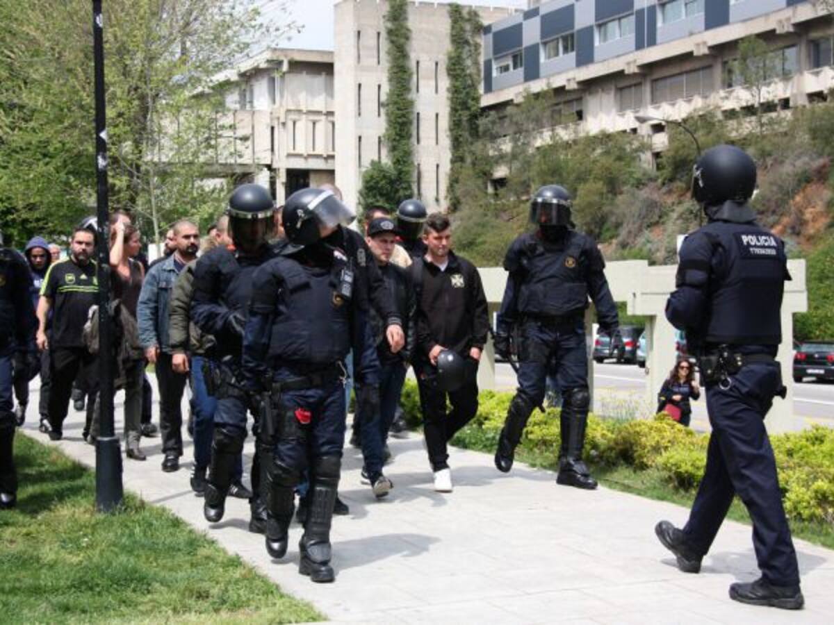 Un grup de neonazis provoca aldarulls a la UAB