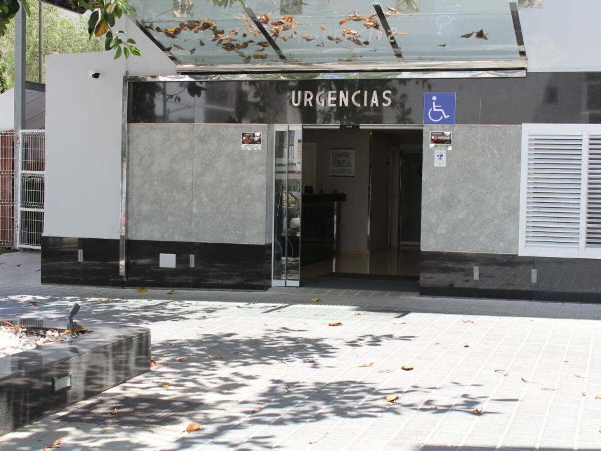 Un motorista de 19 años, en estado crítico tras chocar contra un camión