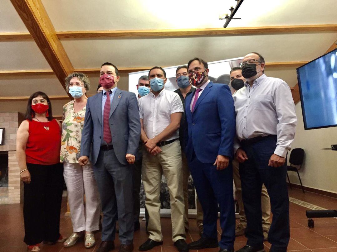 Foto familia de la visita a la Bodega Campos Reales