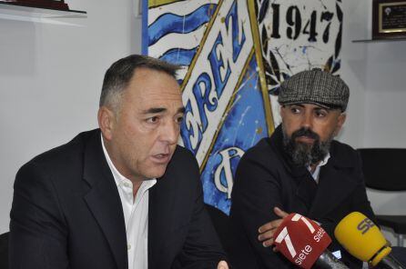 Momento de la rueda de prensa en la sede del club