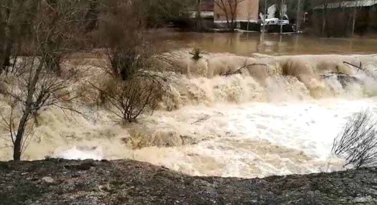 El río Júcar este lunes