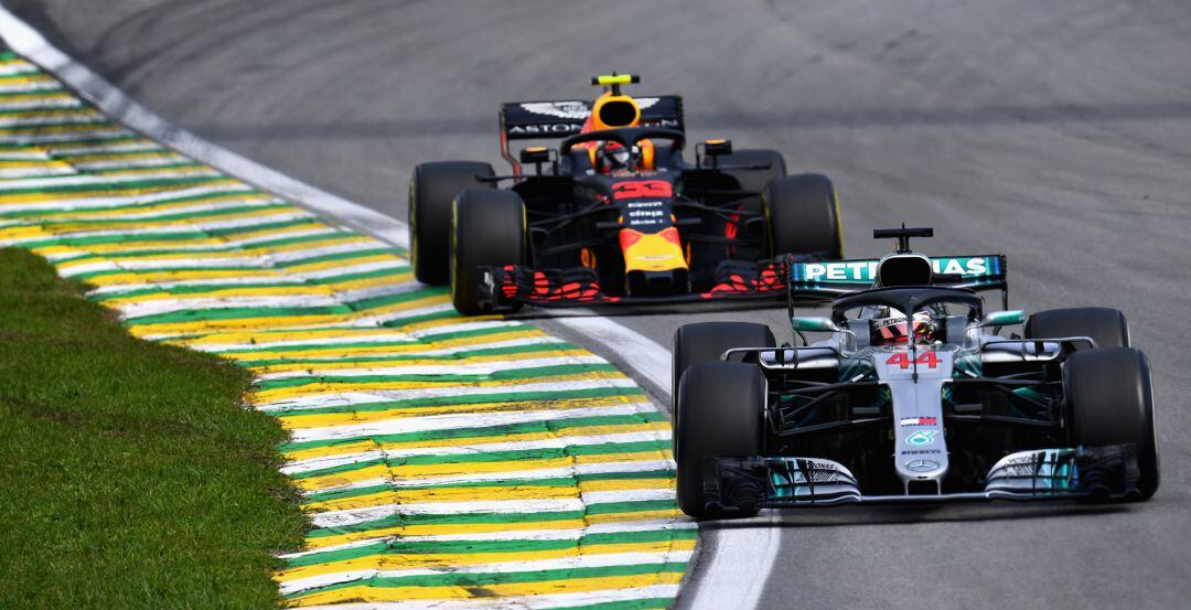 Hamilton, por delante de Verstappen durante la carrera