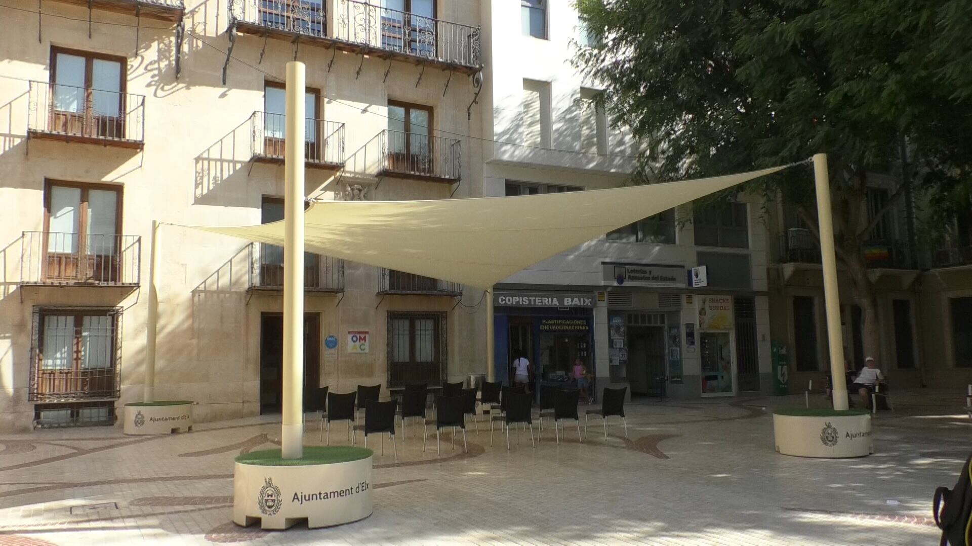 Nuevo toldo en la OMAC de la Plaça de Baix