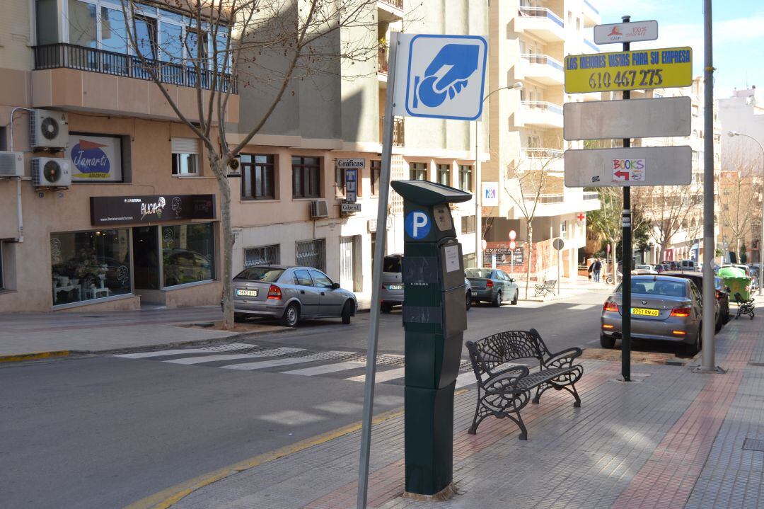 Zona Azul en la Avenida de Valencia. Calp