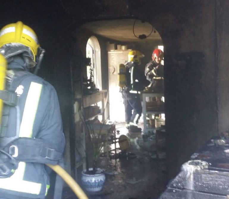 Así ha quedado el interior de la vivienda en Churriana (Málaga)