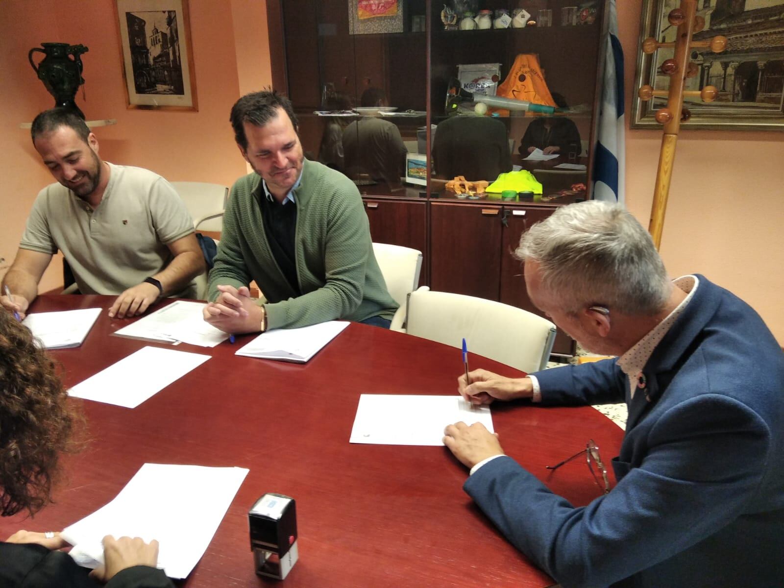 Firma expropiación terenos rotonda LLano de la Victoria