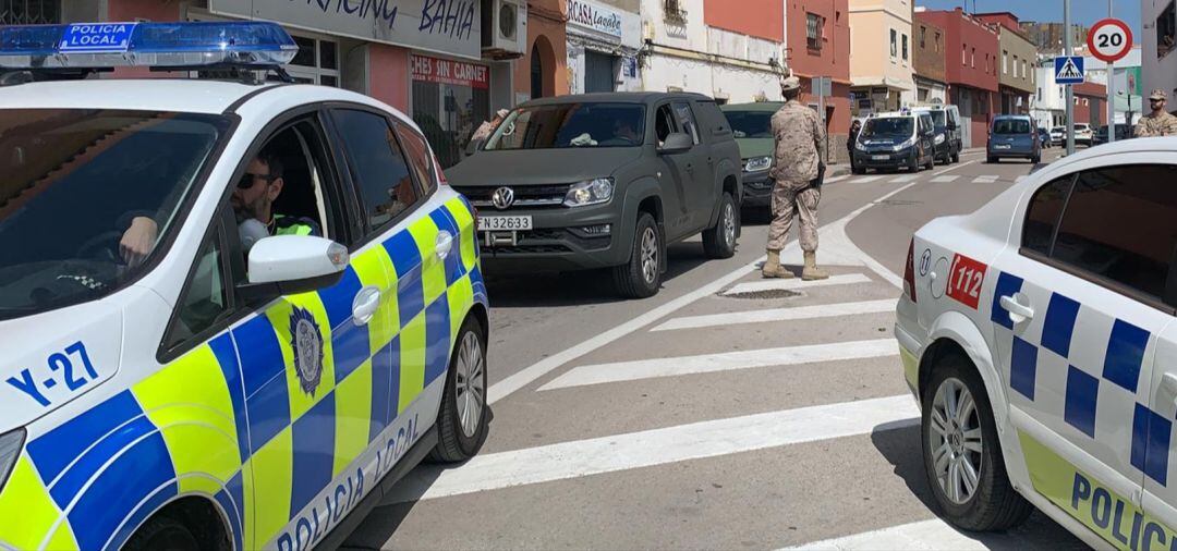 Un control en una calle de Algeciras