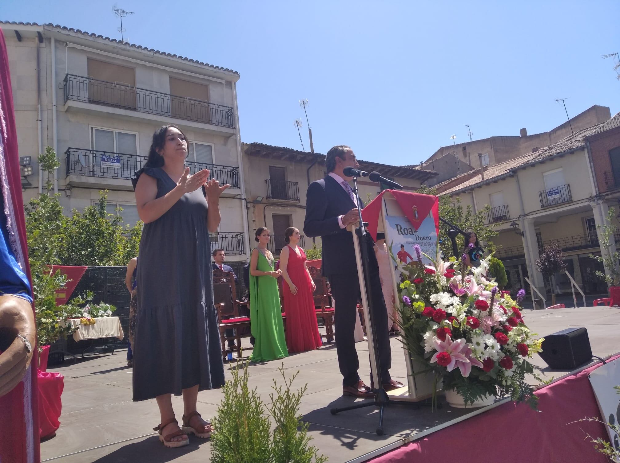 David Colinas iniciaba el acto con un discurso traducido por una intérprete de lengua de signos