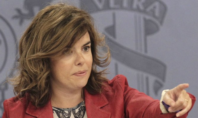 La vicepresidenta del Gobierno, Soraya Sáenz de Santamaría, durante la rueda de prensa tras el Consejo de Ministros en el que el Gobierno ha acordado la prórroga del plan Prepara.