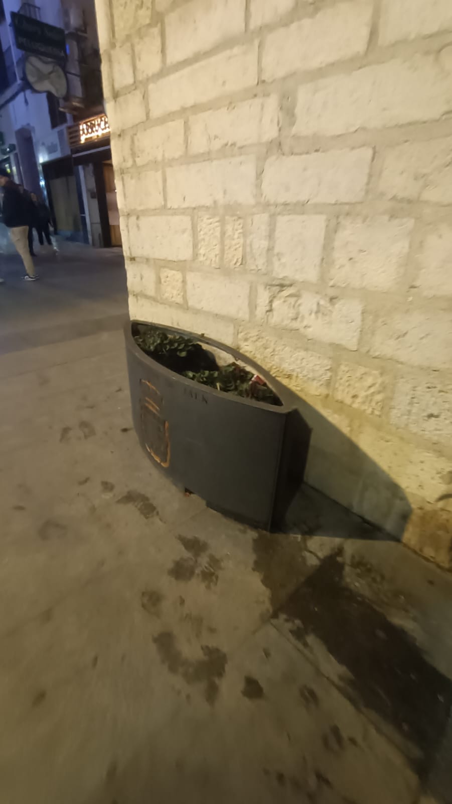 Actos vandálicos en la Plaza Deán Mazas