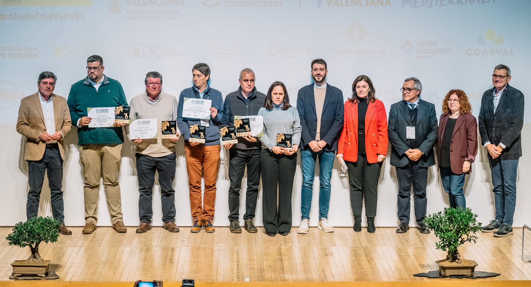 Imagen de los ganadores del concurso AOVE Fira de Tots Sants con las autoridades