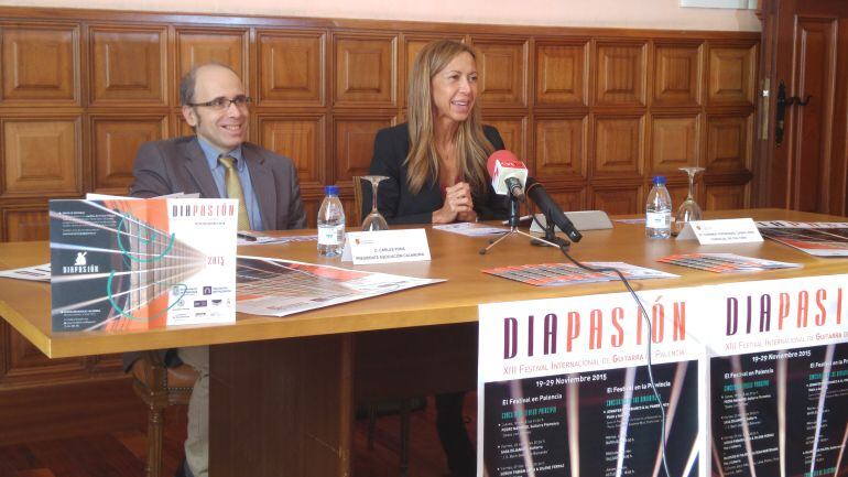 Carles Pons y la concejal de Cultura Carmen Fernández en la presentación del Festival.