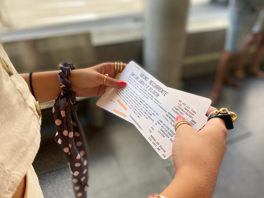 Una usuaria de Renfe ha adquirido el bono gratuito