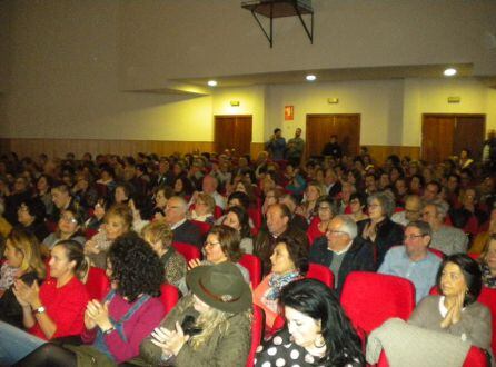 Lleno total en la Gala de presentacion del disco &quot;el canto que no cesa&quot;.