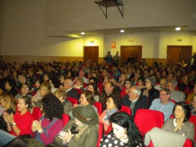 Lleno total en la Gala de presentacion del disco "el canto que no cesa".