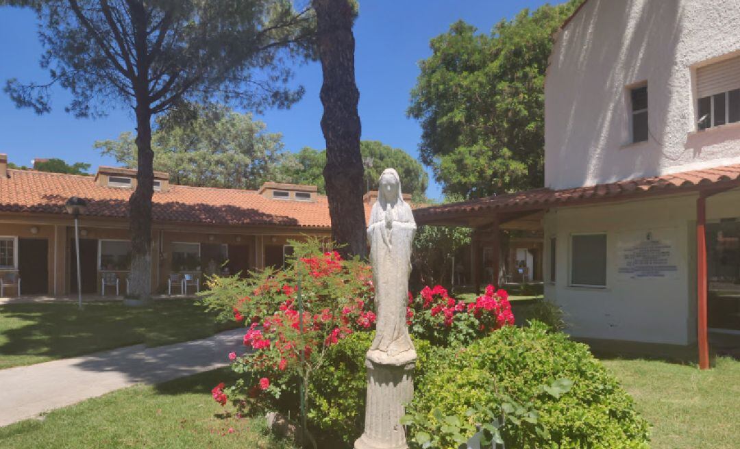 Fachada residencia de mayores "Nuestra Señora del Carmen" de la capital