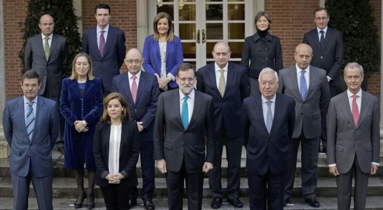 Fotografía del Ejecutivo al completo. Es la primera foto de familia desde la sustitución de Ana Mato por Alfonso Alonso al frente de la cartera de Sanidad.