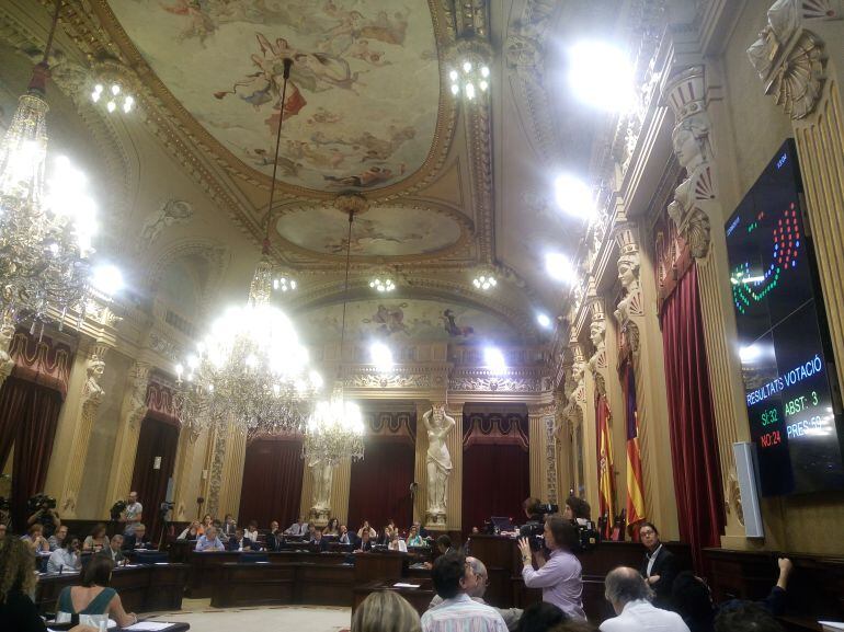 Momento de la votación de la moción del PP en el Parlament.
