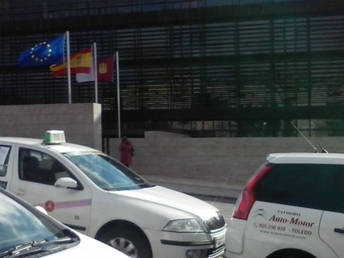 Los taxistas de Toledo y Albacete protestan por la congelación de tarifas