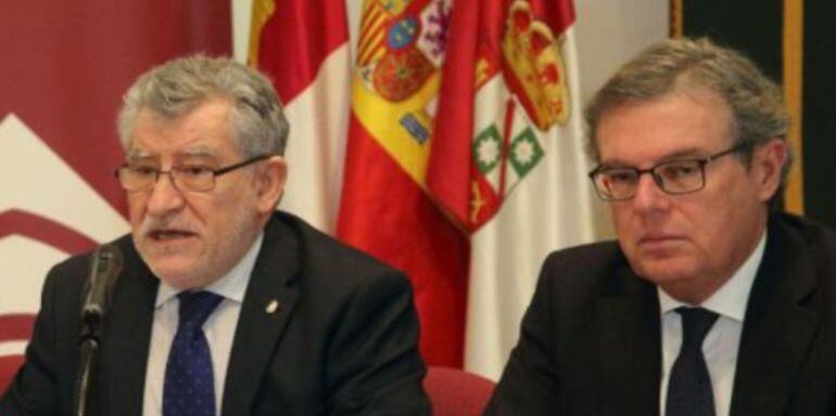 El consejero de Educación de Castilla-La Mancha, Ángel Felpeto (izquierda) junto al rector de la UCLM (derecha) en una imagen de archivo