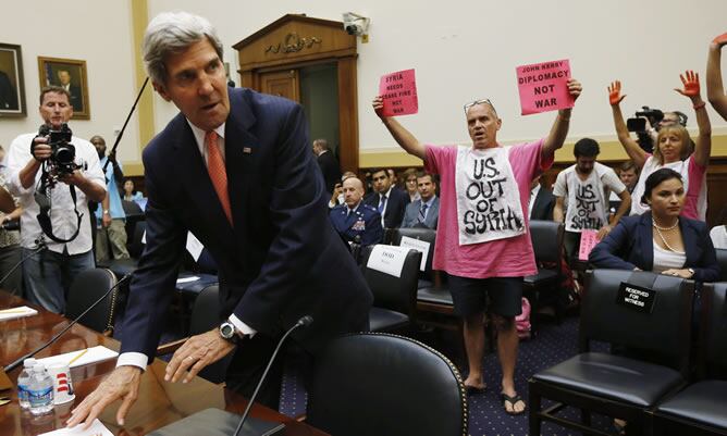 John Kerry, a su llegada a la Comisión de Exteriores del Senado de EEUU