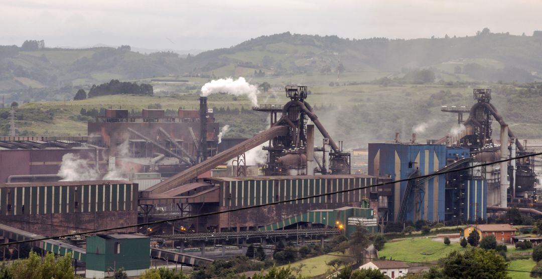 La planta de Ferroatlántica aplicará &quot;de inmediato&quot; un ERTE a 70 de sus trabajadores, la mitad de la plantilla.