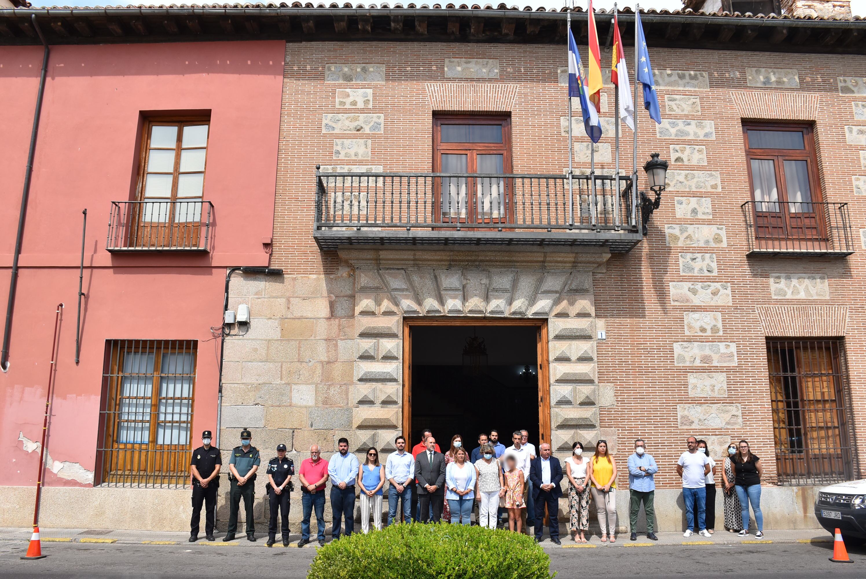 Muestra de solidaridad en la Puerta Noble del Consistorio