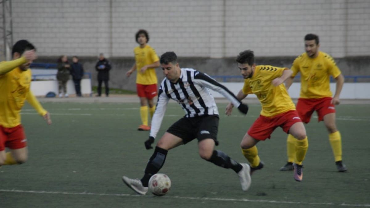 Los cánticos racistas le cuestan "50 euros" al Almovodar