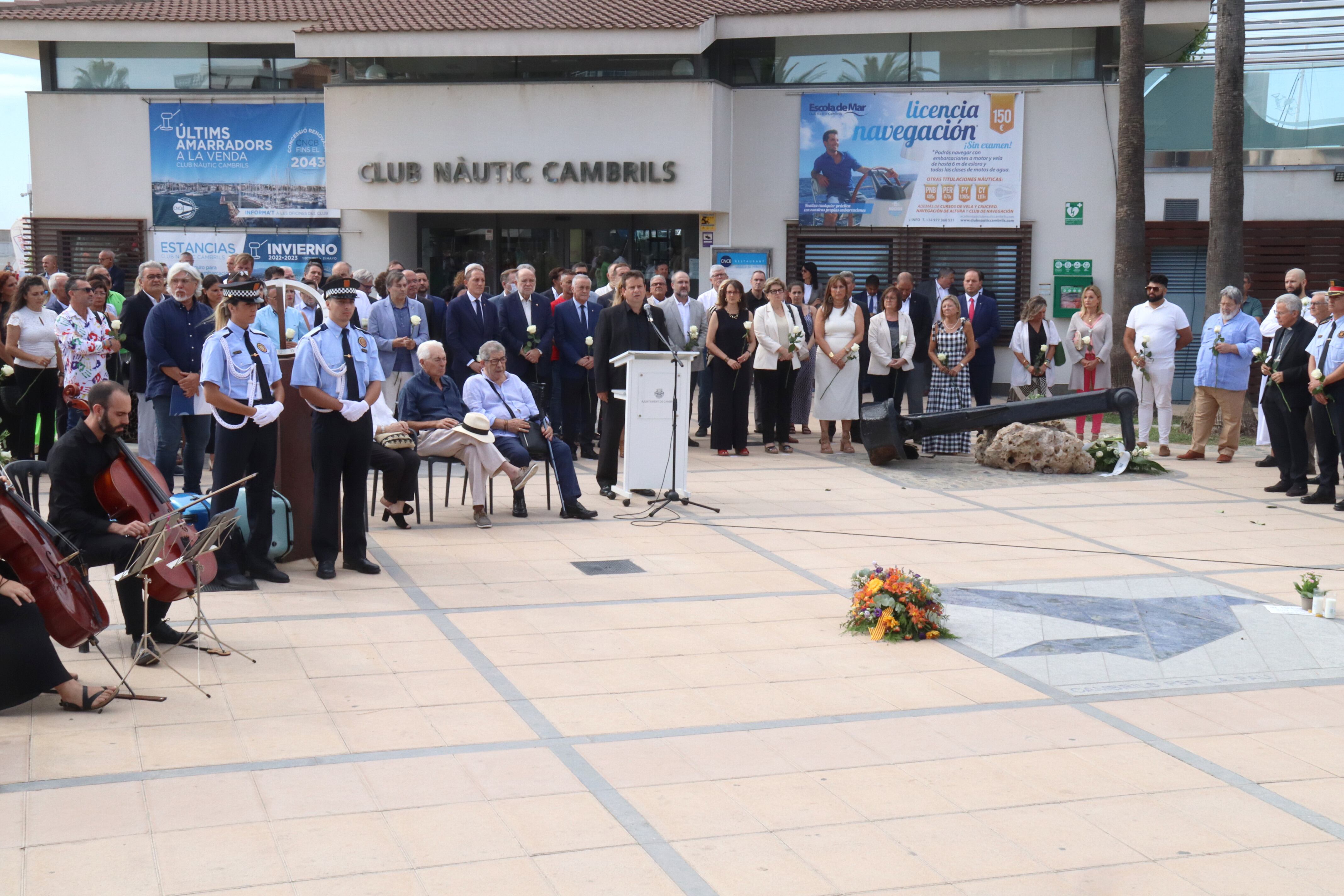 Moment de l&#039;acte d&#039;homenatge a les víctimes