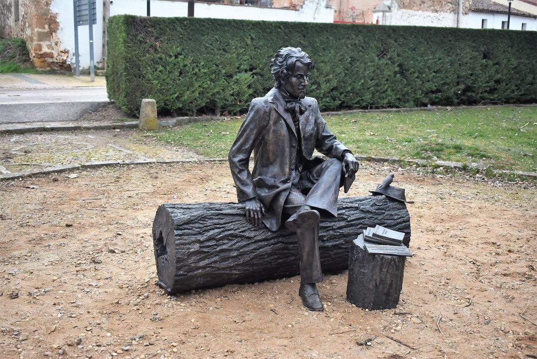 Estatua de Becquer