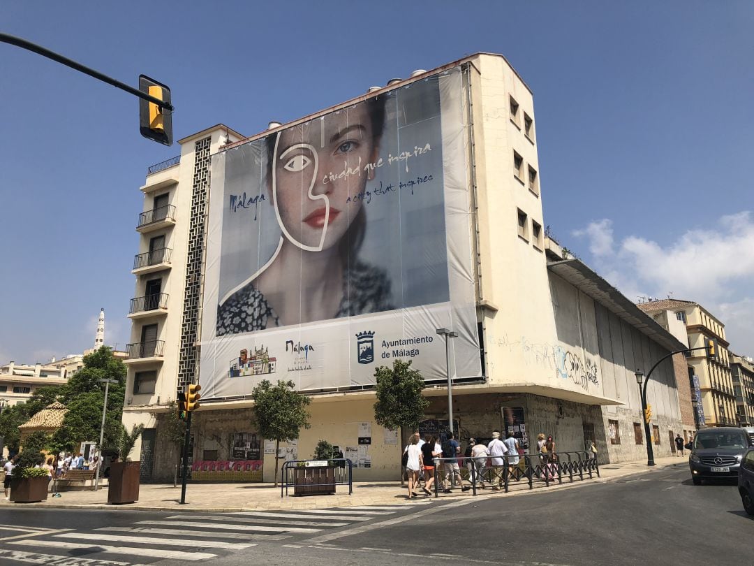 Manzana de los antiguos cines Astoria y Victoria en la plaza de la Merced