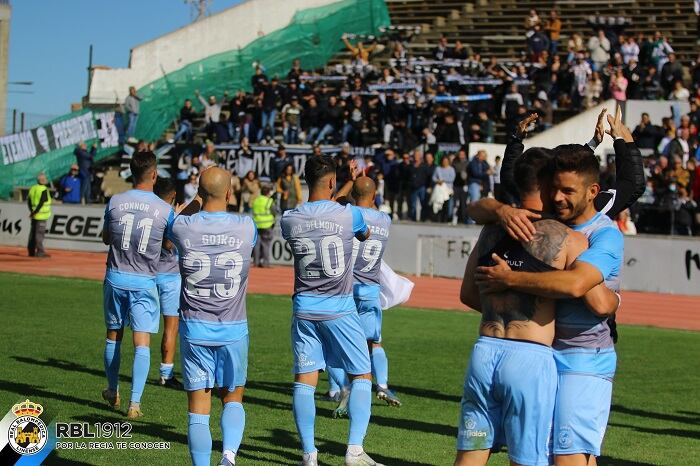 La plantilla celebra un triunfo