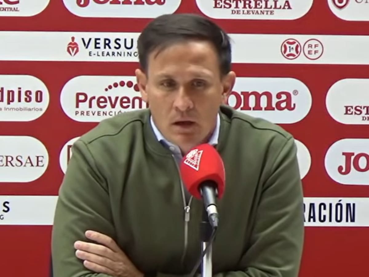 Pedro Asensio valora con optimismo el mercado de invierno del Real Murcia: "Hemos ido a por jugadores contrastados"