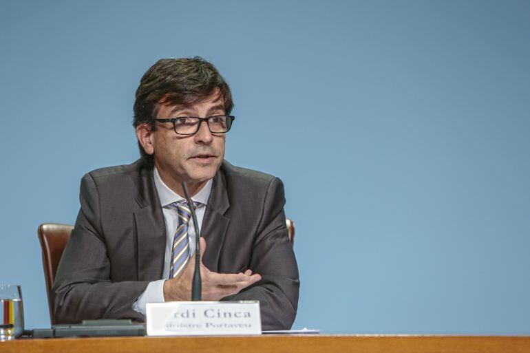 Jordi Cinca explicant l'acció del Govern sobre els euros andorrans