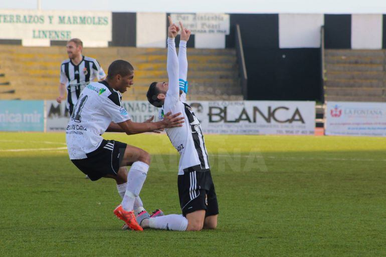 Javi Gallardo celebra su gol.