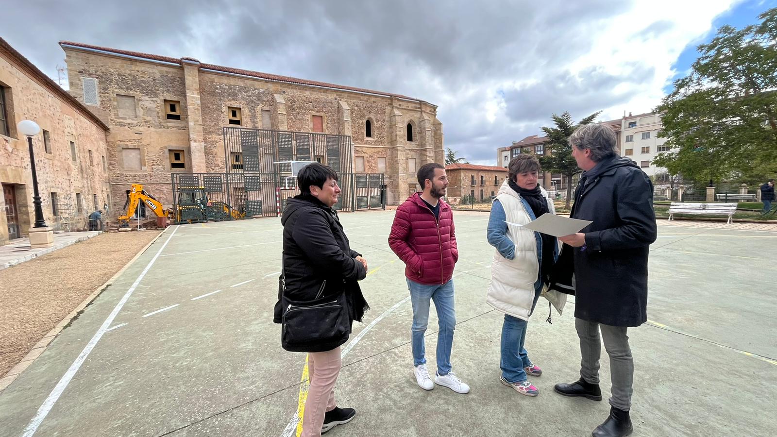 El PSOE apuesta por la modernización de Santa Clara, en el barrio de El Calaverón.