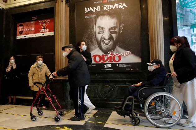El Teatro EDP Gran Vía celebra este miércoles una función especial para los mayores de residencias de Madrid que ya han sido inmunizados con la vacuna contra la COVID-19.