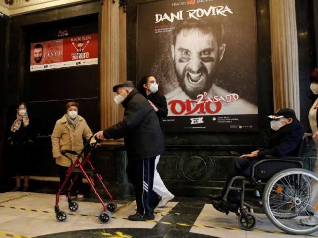 El Teatro EDP Gran Vía celebra este miércoles una función especial para los mayores de residencias de Madrid que ya han sido inmunizados con la vacuna contra la COVID-19.