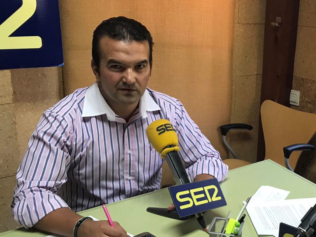 Sergio Sedeño en los estudios de Radio Coca SER Ronda