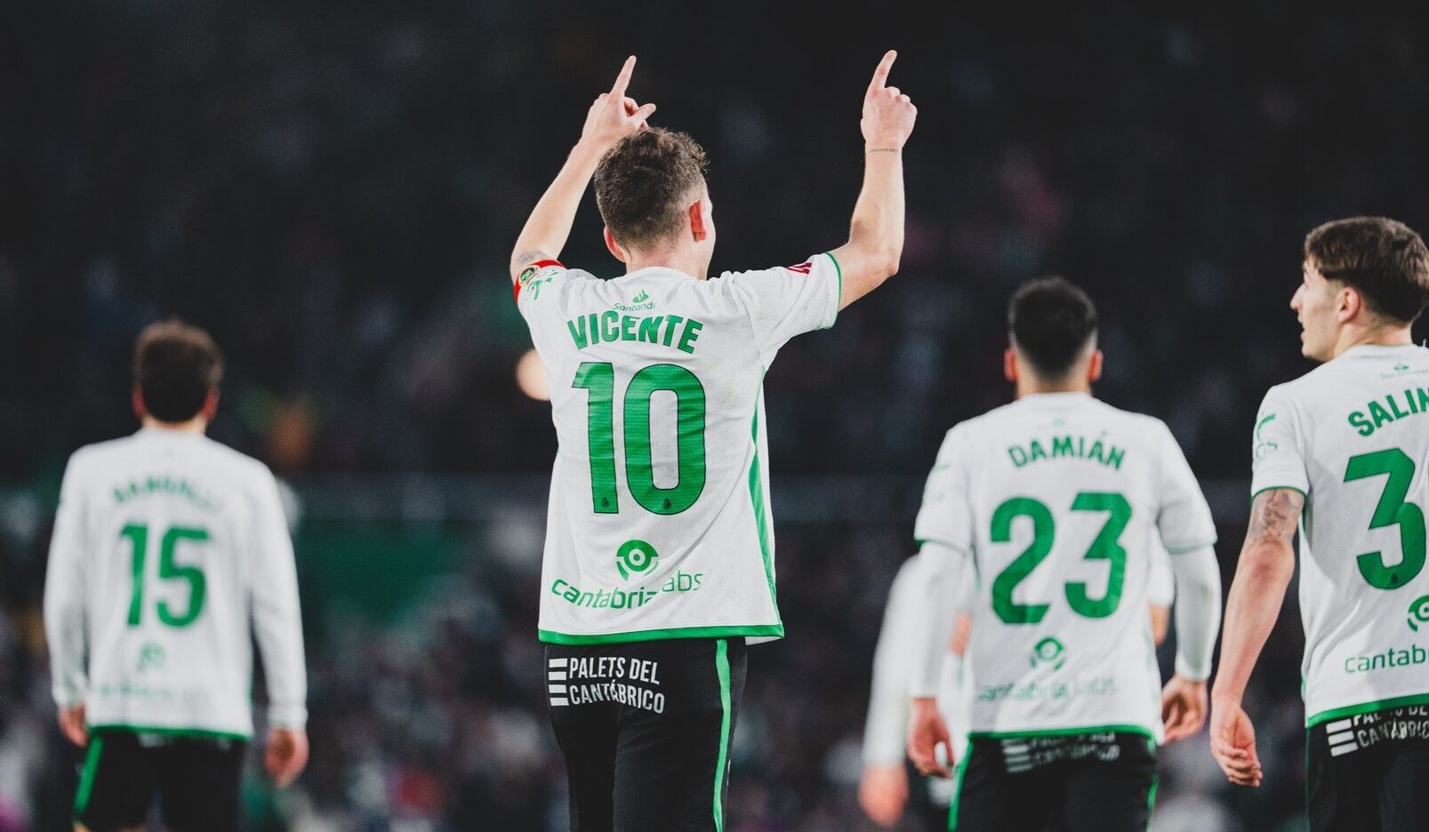 Iñigo Vicente, celebrando el cuarto gol.