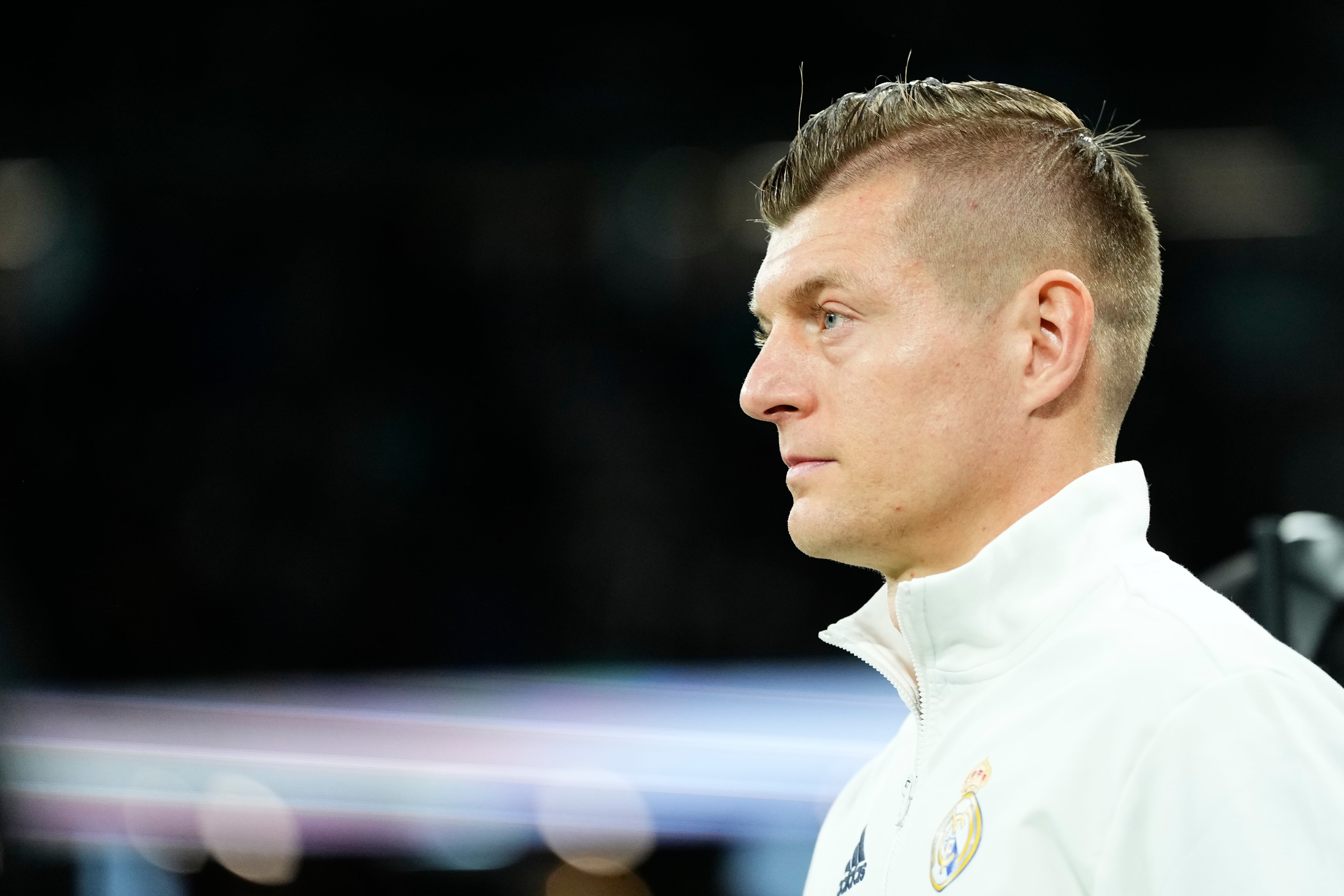 Toni Kroos, antes de empezar un partido en el Santiago Bernabéu. (Jose Breton/Pics Action/NurPhoto via Getty Images)