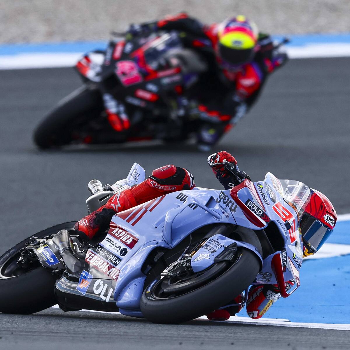 Marc Márquez, sancionado por la presión de los neumáticos, cae de la cuarta a la décima posición