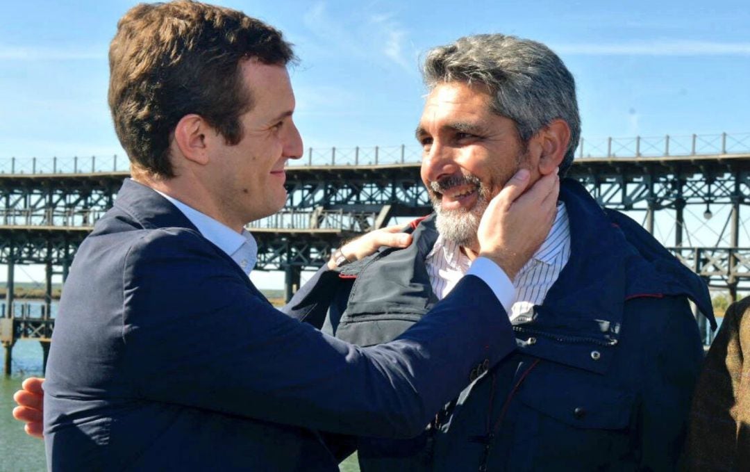 Pablo Casado y Juan José Cortes, durante el acto en Huelva.