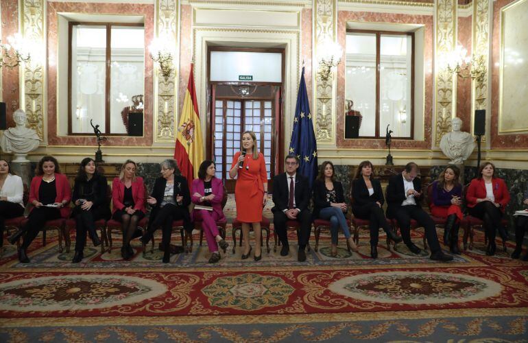 La presidenta del Congreso, Ana Pastor, preside una charla-coloquio, celebrada en el Congreso de los Diputados