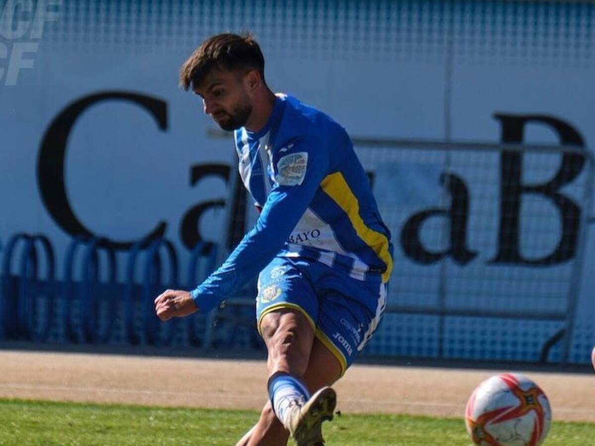 El fútbolista de la Arandina hasta el cierre de la presente temporada, Álex Gómez, repasa el año deportivo antes de su lesión y sus posibilidades de continuidad en el proyecto ribereño