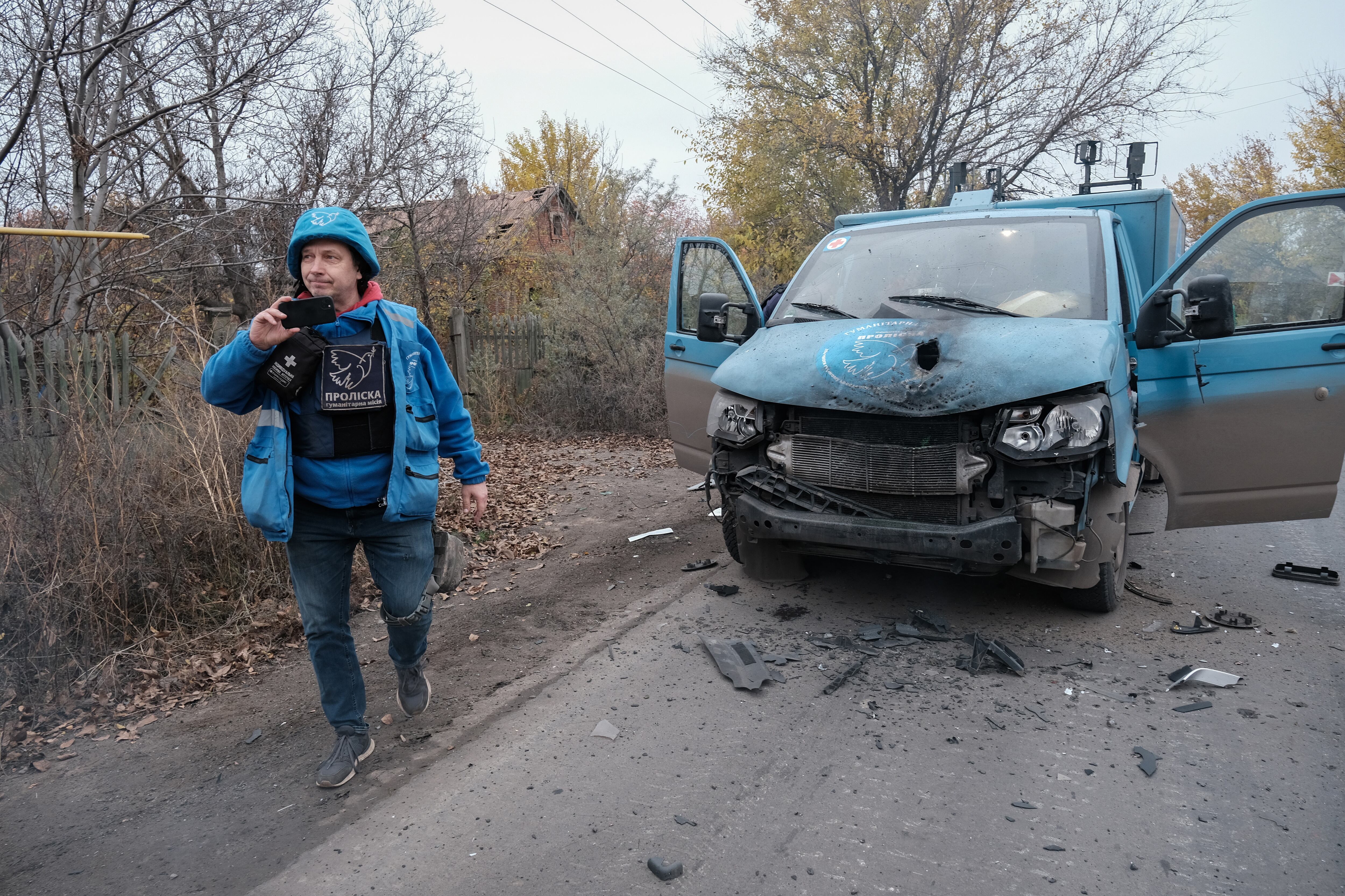 Kostyantynivka (Ukraine), 08/11/2025.-Estado en el que el quedó el vehículo en el que viajaba la periodista de Cuéllar autora de esta fotografía. EFE/EPA/MARIA SENOVILLA