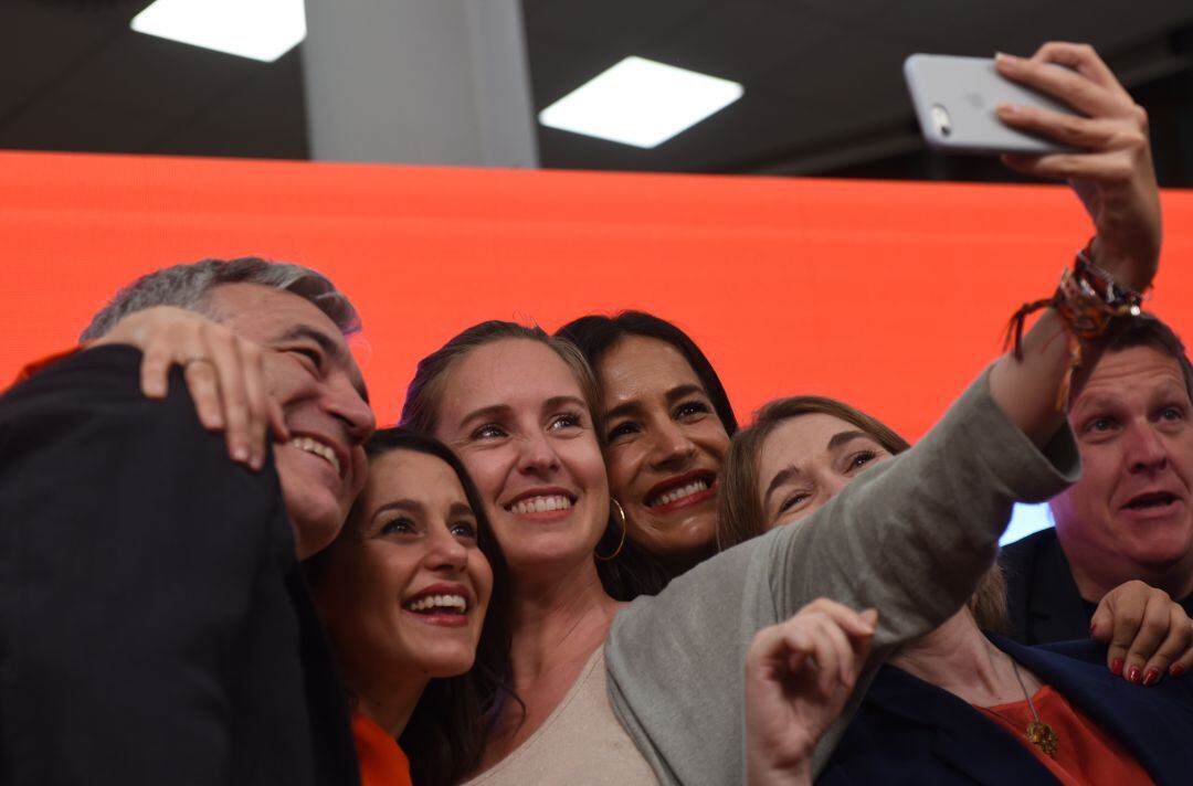 Melisa Rodríguez, secretaria de Juventud de Ciudadanos, junto a Inés Arrimadas, Begoña Villacís y Luís Garicano. 