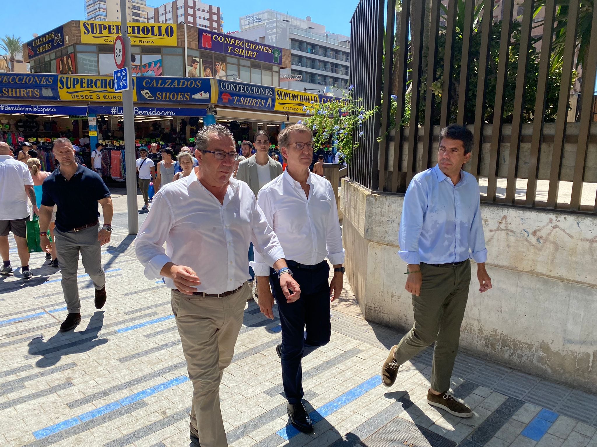 Alberto Núñez Feijóo, Carlos Mazón, y Toni Pérez en Benidorm